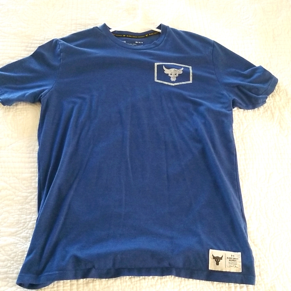 Under armour mens loose fit size medium